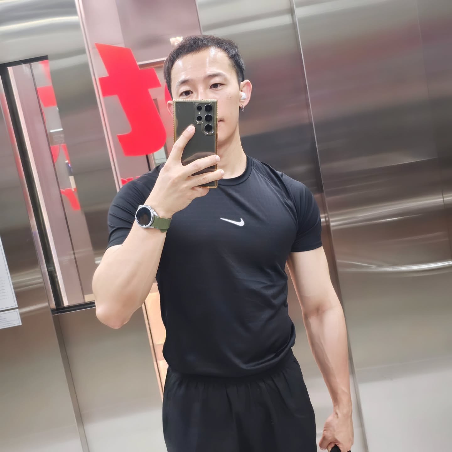 A · Male massage therapist · Mandel Spa · Bangkok (photo 1)